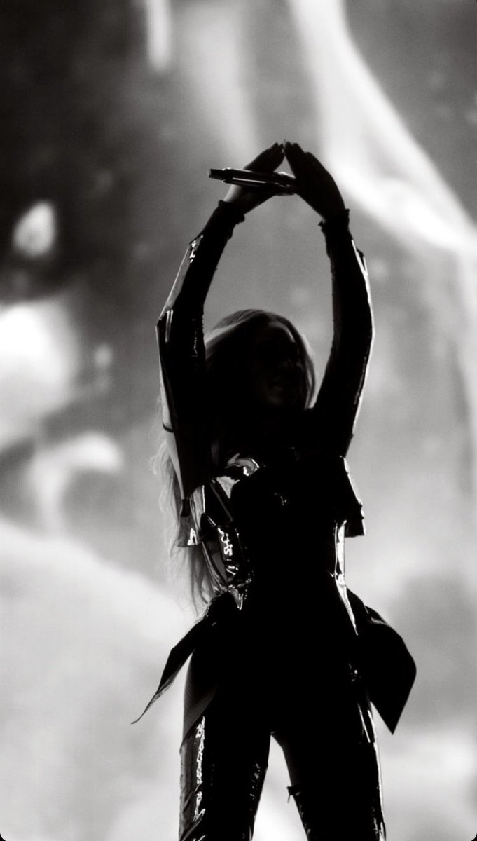 LuckyCollective's tweet photo. Happy Birthday, Queen! #Beyonce #HBDB https://t.co/PV0A8YEYH0
