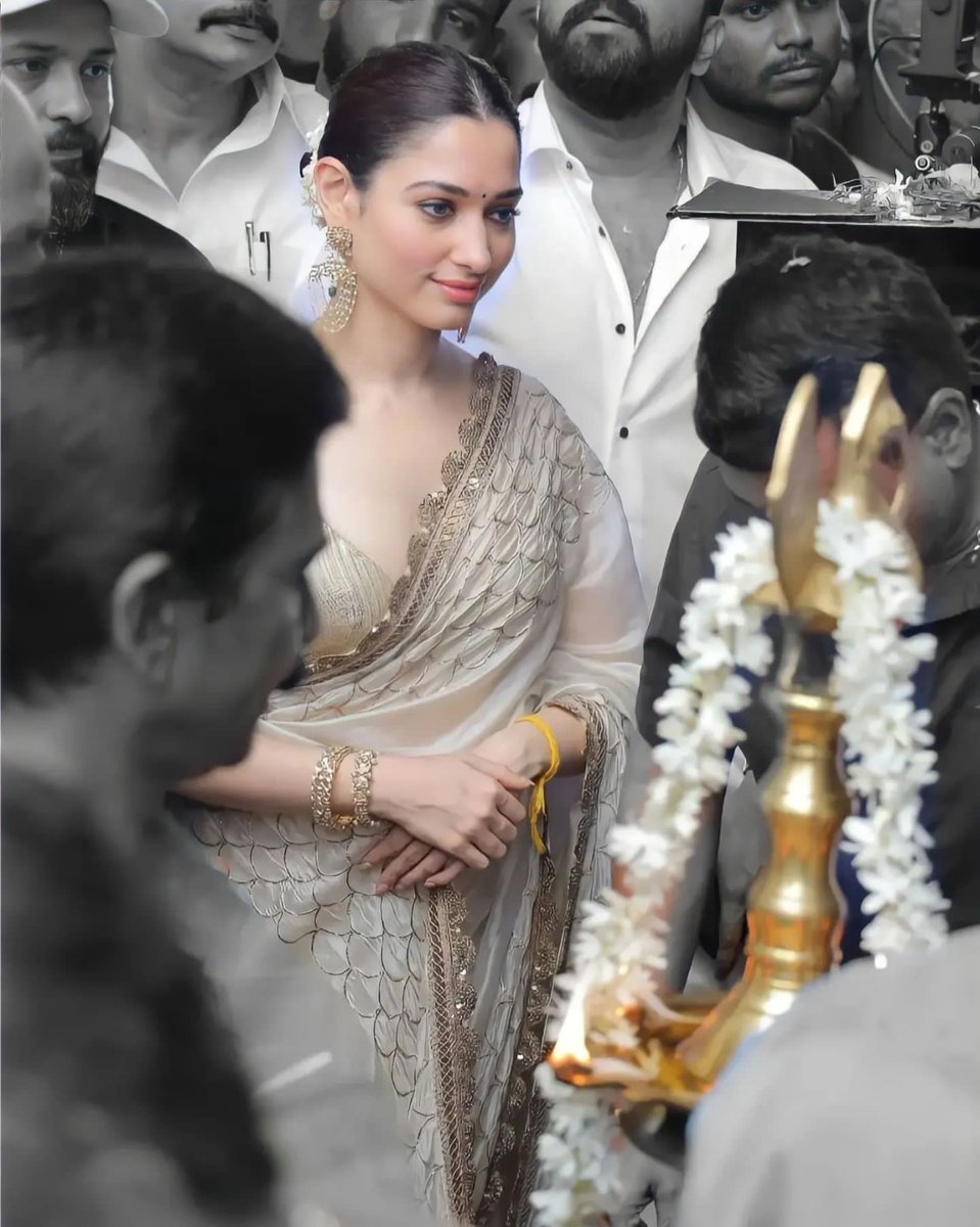 TrendsTamannaah's tweet photo. Azhagiyeeeee @tamannaahspeaks 😍❤

#Tamannaah #TamannaahBhatia https://t.co/NHa1taJfQw