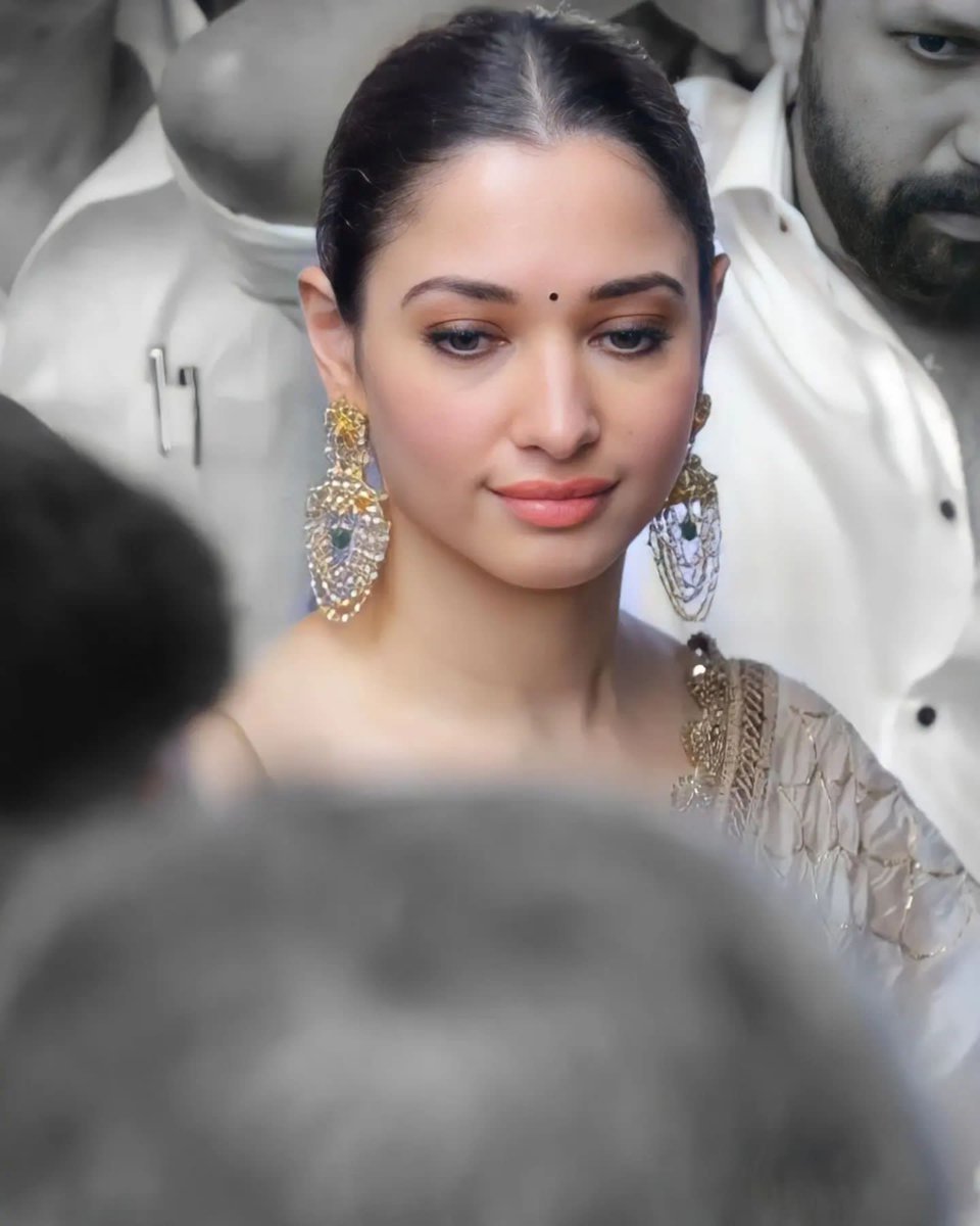 TrendsTamannaah's tweet photo. Azhagiyeeeee @tamannaahspeaks 😍❤

#Tamannaah #TamannaahBhatia https://t.co/NHa1taJfQw