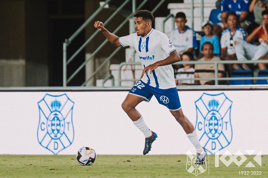 ibraperez__'s tweet photo. Ayer cumplí un sueño: debutar con el @CDTOficial en Liga. Gracias a la afición por la acogida y a los que han ayudado en mi formación estos 11 años. En especial los 2 últimos, que fueron muy duros por las lesiones. El trabajo sigue. Hay mucho por aprender aún. Siempre 🏴󠁧󠁢󠁳󠁣󠁴󠁿 https://t.co/S1bpnzR0xS