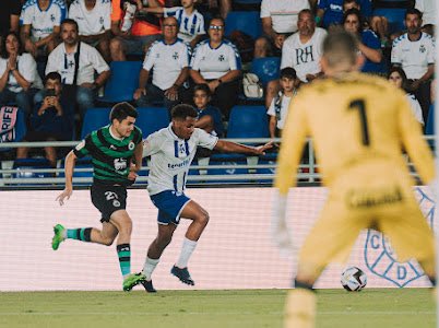 ibraperez__'s tweet photo. Ayer cumplí un sueño: debutar con el @CDTOficial en Liga. Gracias a la afición por la acogida y a los que han ayudado en mi formación estos 11 años. En especial los 2 últimos, que fueron muy duros por las lesiones. El trabajo sigue. Hay mucho por aprender aún. Siempre 🏴󠁧󠁢󠁳󠁣󠁴󠁿 https://t.co/S1bpnzR0xS