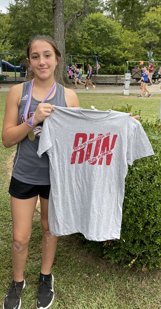 CoachWallace23's tweet photo. @pasnetwork Clement’s Emma O’Connor places 6th out of 145 Varsity Small School Girls to earn a medal! https://t.co/BzQy81Zxjl