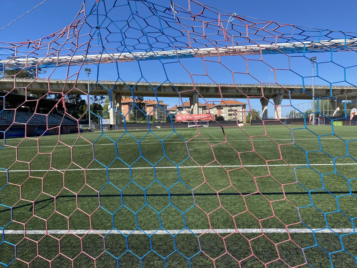 RFCF_es's tweet photo. ✅👍🏻 ¡Todo 🆗 en La Estación!
👋🏻 Buenas tardes y bienvenidos @Velarde_CF y @CDColindresyEMF
🎉 Hoy conoceremos el ganador de la #CopaFCF - Vicente Pérez Soberón y, por tanto, el representante cántabro en previas de #CopaDelRey https://t.co/e4OoTmZ5Af