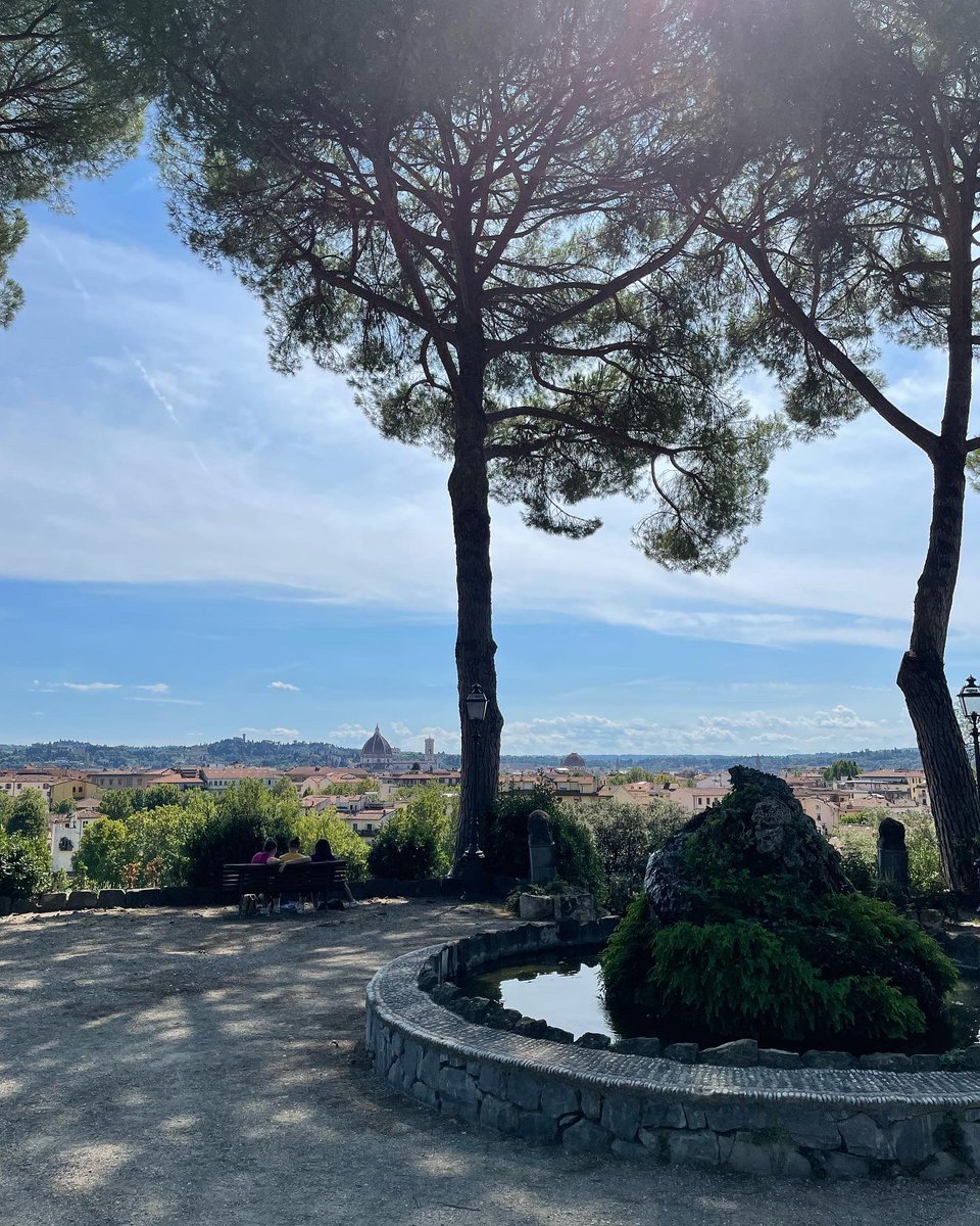 matildecer's tweet photo. Off to a pretty perfect start 🤩 #commutewithaview #postcardsfromflorence #newfrens #parkcrawl https://t.co/7MuaHR5TQh
