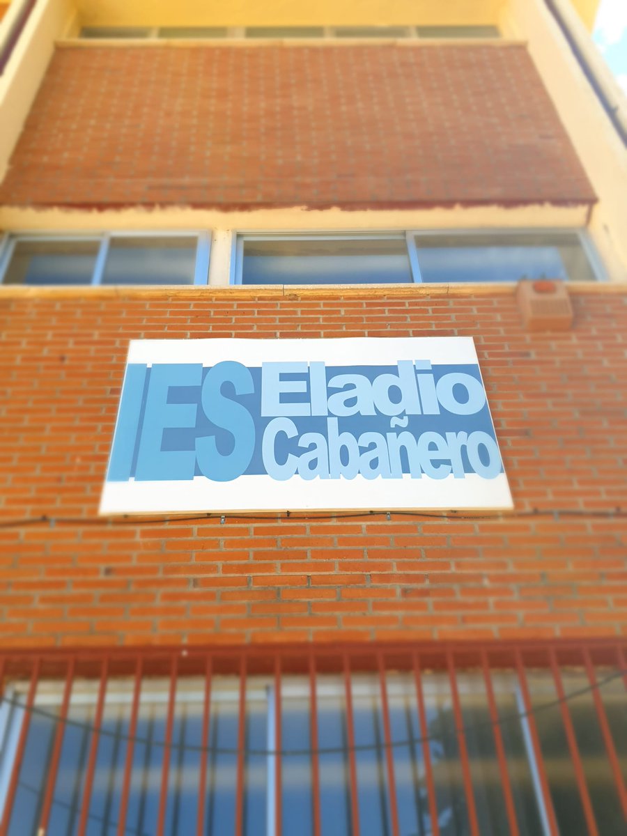 LCATMon's tweet photo. Un éxito la instalación de la primera  estación meteorológica #TrackThefly de #MelanogasterCTF #cienciaciudadana de @lcatmon, @GonzalezLab_BCN @fecyt_ciencia
GRACIAS @eladiocabanero #Tomelloso #CastillaLaMancha  @irenegn_98 y Pepe González por todo su apoyo. https://t.co/85TYHcKZ2B