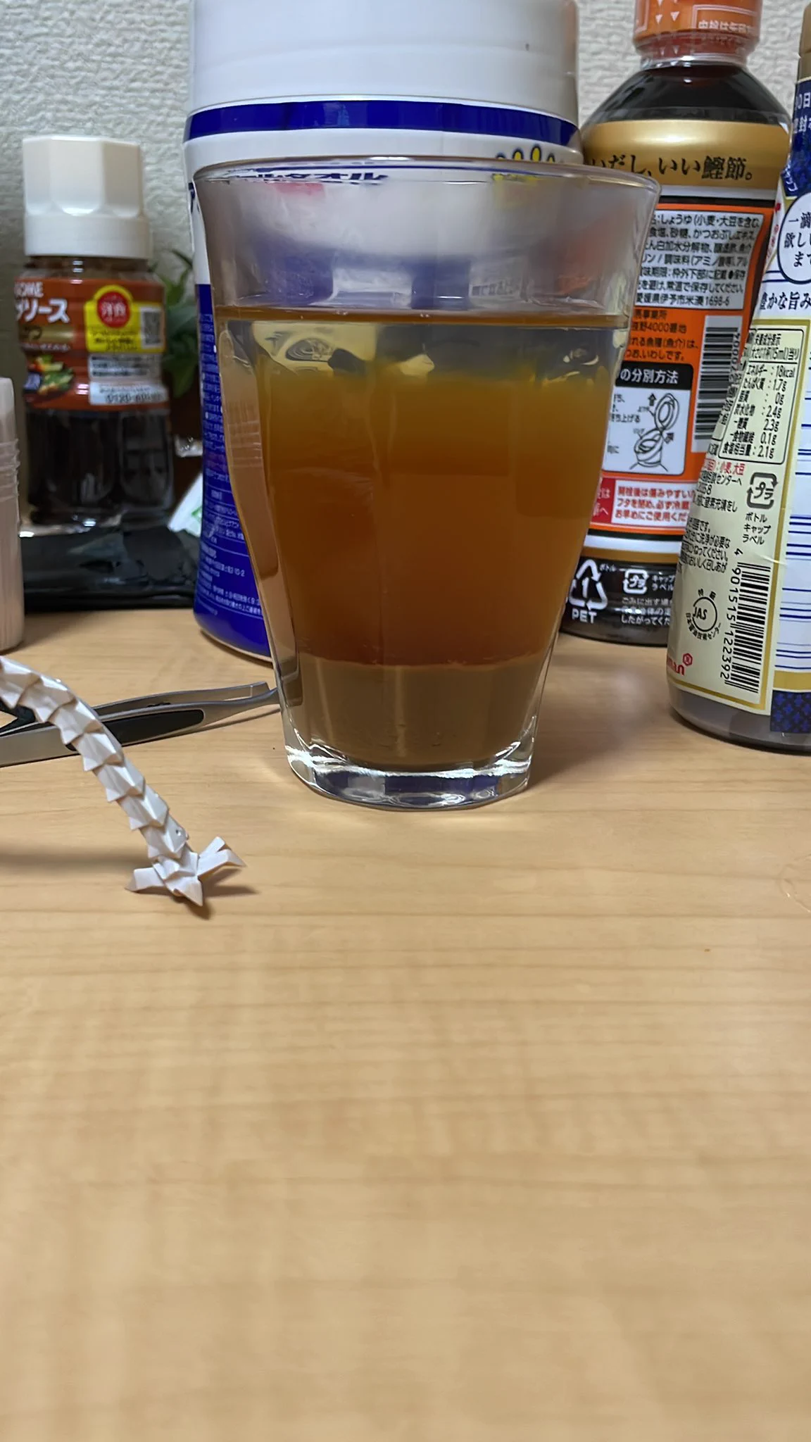 @kimuti_X YouTubeで2ちゃんのスレ紹介の動画でカルピスをコーヒーで割ったらうまいってイッチが言ってたからやったらクソ不味くて放置した 