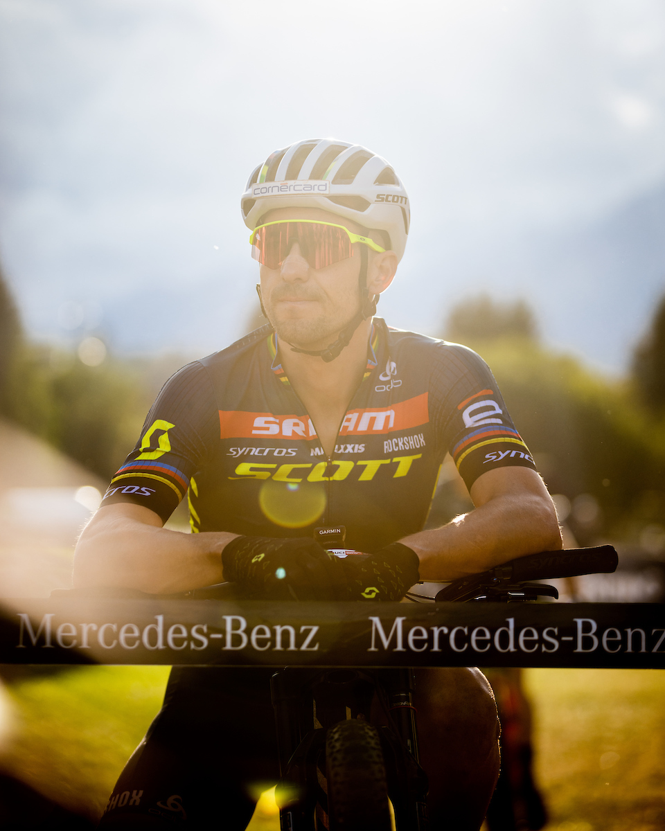 Nino Schurter finishes the 2022 season as World Champion and now, World Cup series winner!
Simply incredible.