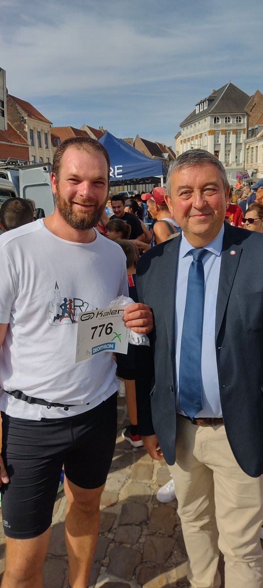 AireNouvelle1's tweet photo. EN PETITES FOULEES !
Passage, ce matin à #AiresurlaLys, de #DidierRys et de #FredericDubuissons aux courses pédestres de la fête de l'Andouille.
L'occasion, d'encourager et de féliciter les nombreux participants.
Bravo à OSA Athlétisme pour la qualité de l'organisation ! https://t.co/hOdkWUkKlU