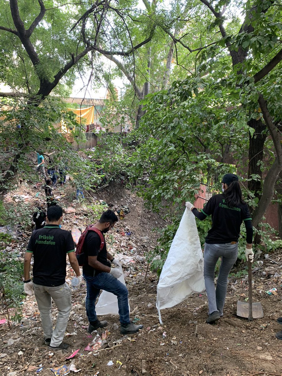 delhistreetart's tweet photo. Launching our 9th anniversary celebrations - #DSAP22 with a massive cleanup campaign at #harcourtbutler school along with enthusiastic volunteers of @vrikshit @GermanyinIndia @FinlandinIndia @DenmarkinIndia @IsraelinIndia https://t.co/uDpjx2M8sM