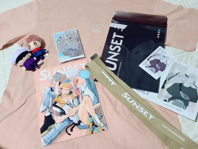 5UNSETいただきました…すっごい豪華…!本当に雑誌!!表紙もキラキラでごゆちゃんかわいいノベルティも全部すごいちょこちょこ私が携わらせていただいたページがあるので探してみてください個人的には54～55ページがお気に入りです 