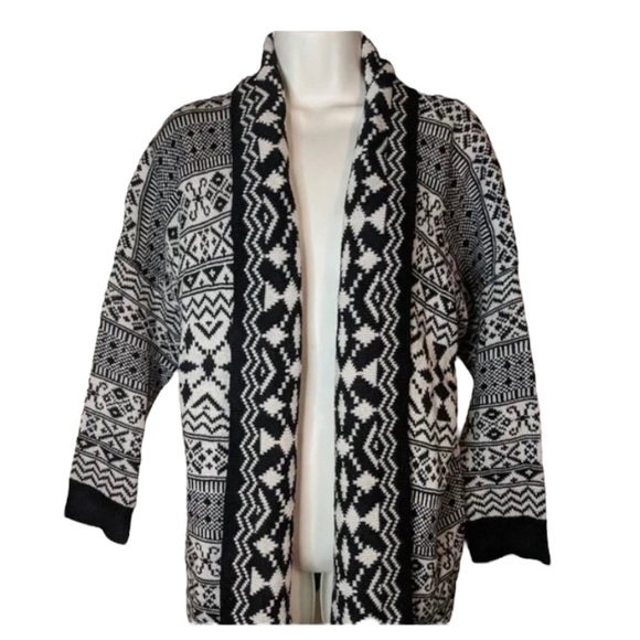 ECOPOSH4U's tweet photo. So good I had to share! Check out all the items I'm loving on @Poshmarkapp from @sapauline #poshmark #fashion #style #shopmycloset #cougar #sacredthreads: https://t.co/UsaZpmfhXX https://t.co/IpfdqIaAhY