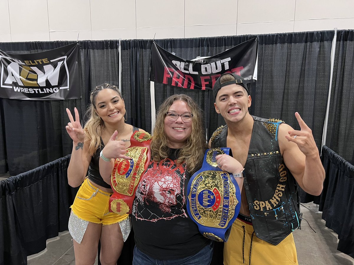 VertigoMama's tweet photo. These two are sweet as pie. Thank you @taymelo & @sammyguevara and many many years of love & happiness ππ #alloutfanfest https://t.co/CiodmG0eWF