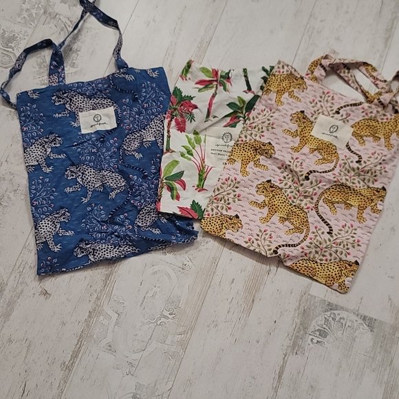 Lolastrinkets1's tweet photo. So good I had to share! Check out all the items I'm loving on @Poshmarkapp #poshmark #fashion #style #shopmycloset #printfresh: https://t.co/2PTfnlwBPs https://t.co/bjmJql5TSs