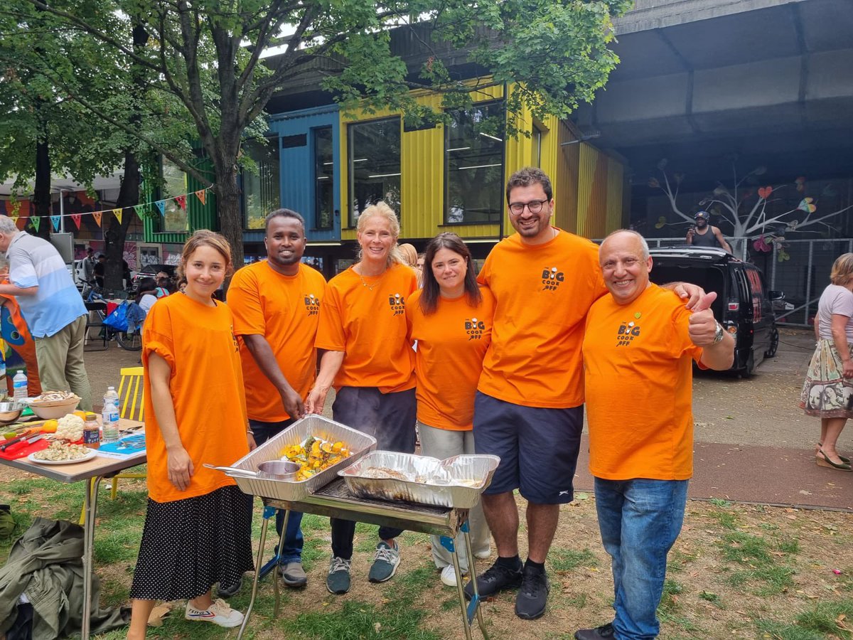 jthalassites's tweet photo. Had a lot of fun in @thebigcookoff at @WestwayTrust Bay 20, helping the cross-party @RBKC team today.

Also nice to catch up with former @RBKC Mayor, MT Rossi, and current deputy Mayor, @janetevansRBKC. 

Congratulations to all who took part and thanks to the organisers. https://t.co/DU3SAvrWL5