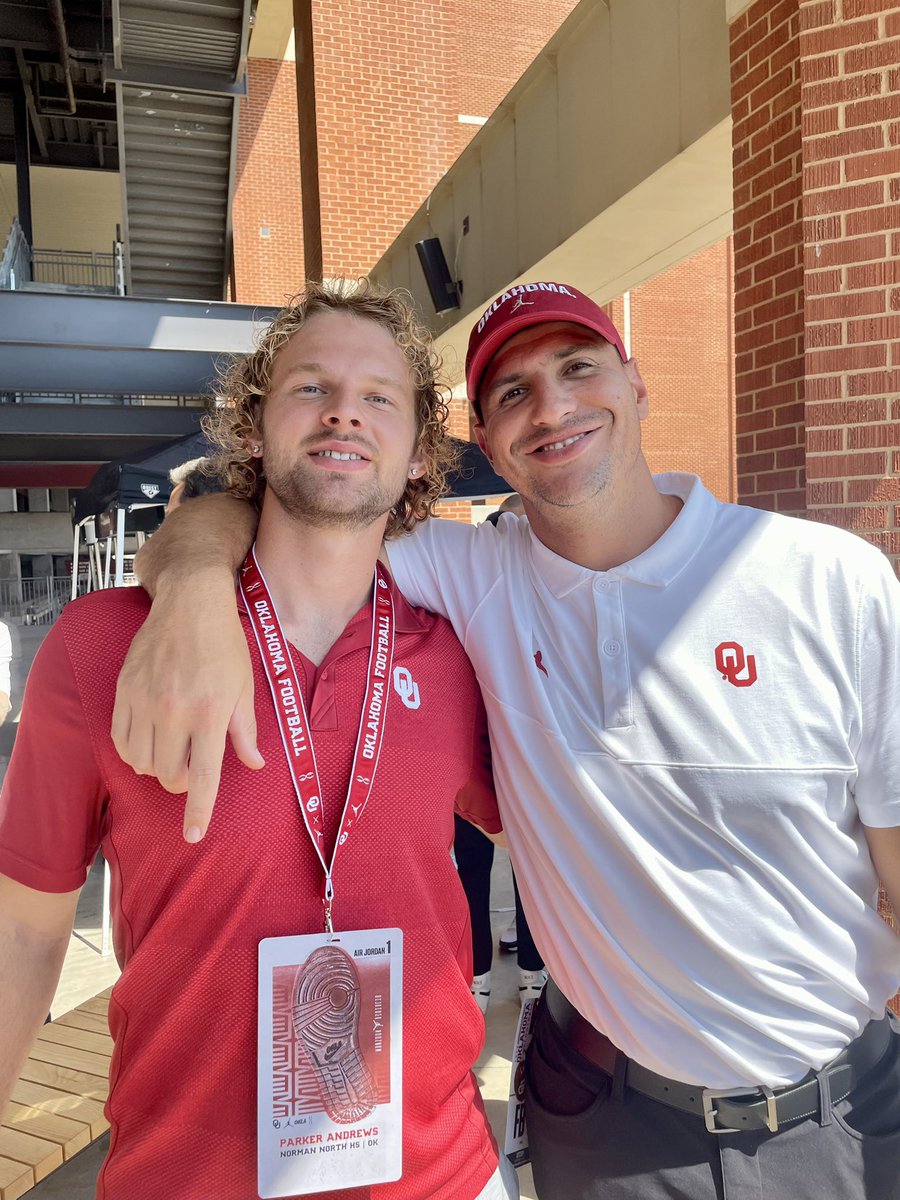 Parker32Andrews's tweet photo. Great visit @OU_Football yesterday! D-Line played physical. Thank you  @MiguelChavis65 for having me. Always love hanging with my guy Tom Wort! ⭕️🙌

#OUDNA
#Boomer

@CoachVenables
@CoachToddBates https://t.co/PxJ18J9OQZ