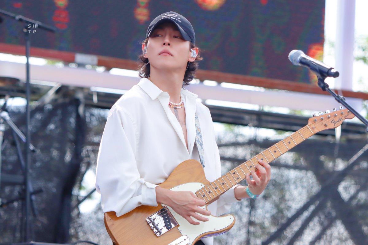 sohardtophoto's tweet photo. 220903 Someday Festival

#우성 #더로즈 #Woosung #TheRose https://t.co/sqGkoAkZ0b