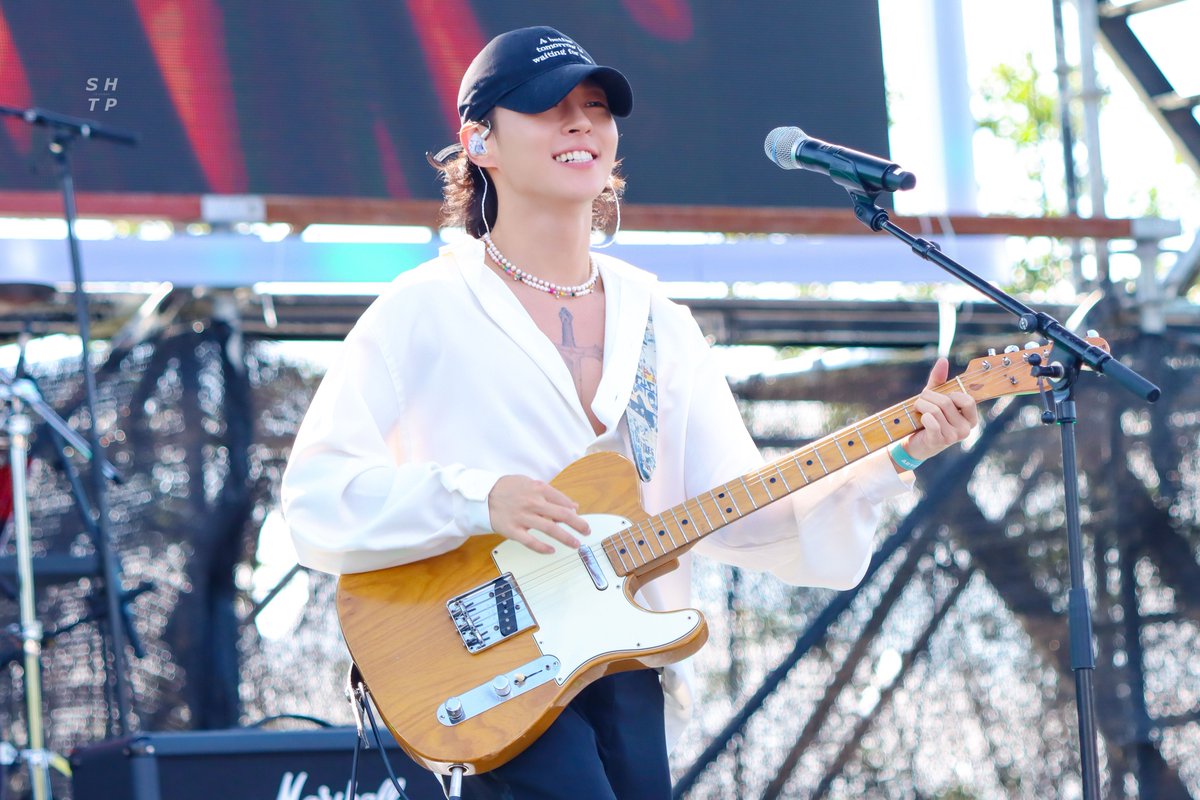 sohardtophoto's tweet photo. 220903 Someday Festival

#우성 #더로즈 #Woosung #TheRose https://t.co/sqGkoAkZ0b