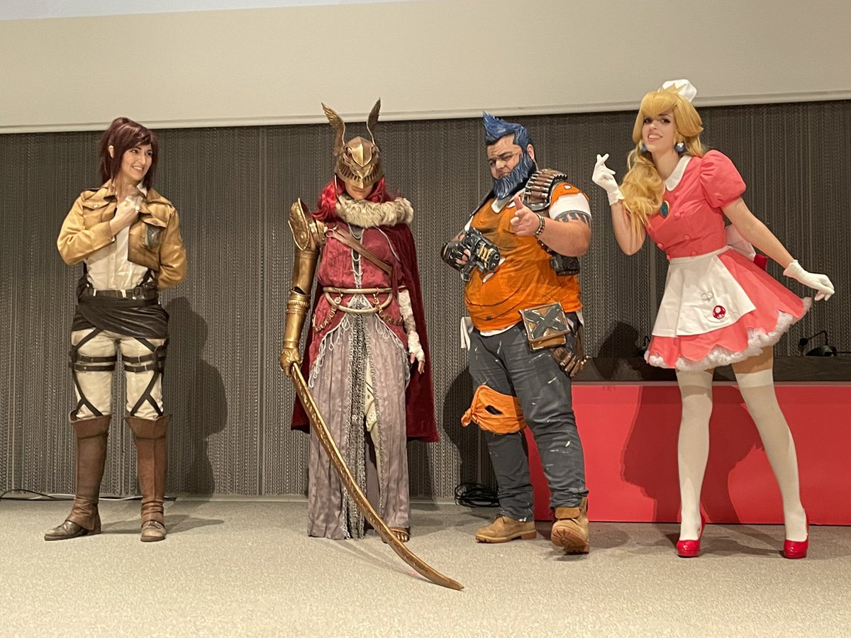 escosplay's tweet photo. El jurado también està listo!

@Juggernaughtty @bakkaCosplay @Ireneskyworld @talyBb_Cosplay 

#CometCon22 #CosplayStage #PasarelaCosplay https://t.co/lZd3Ifacgw