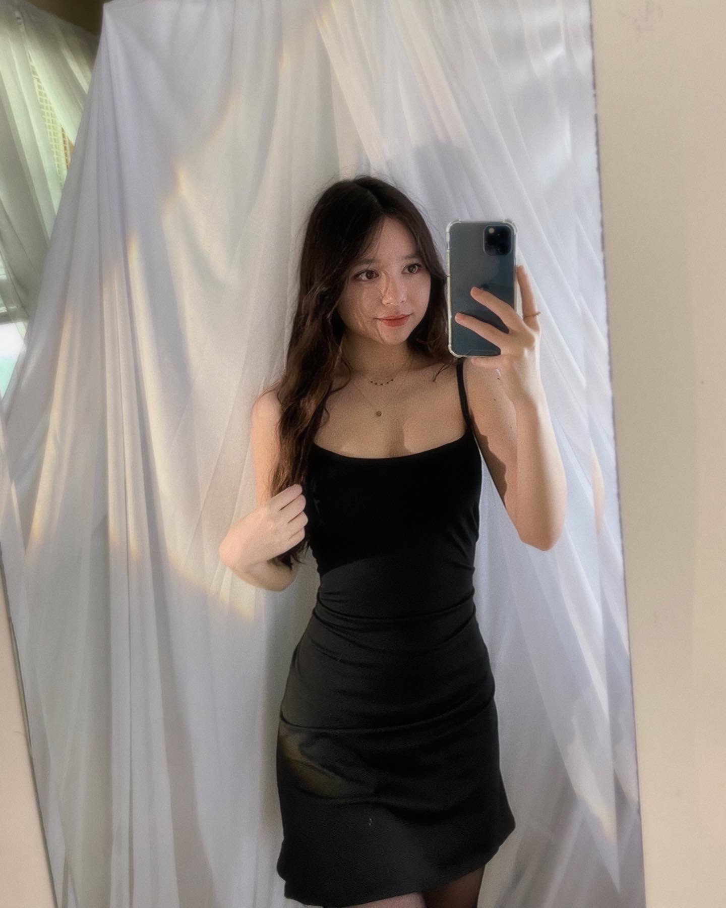 Keilia on Twitter: "🖤 no new pics, so more black dress 😅 https://t.co
