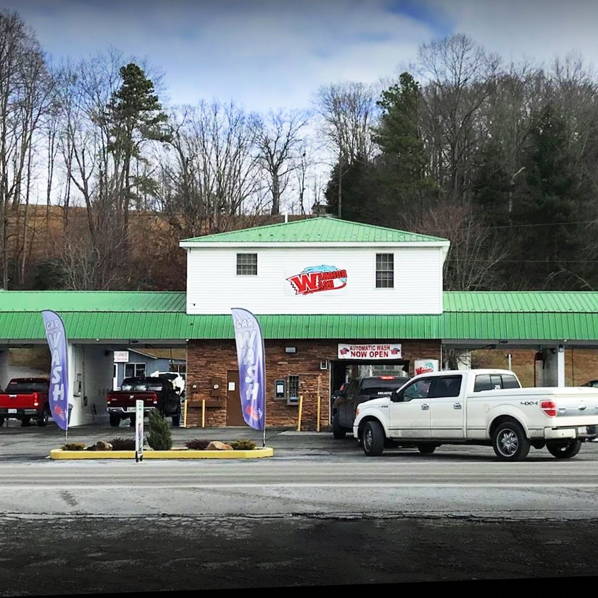 warriorwash1's tweet photo. We recognize the need for a 24/7 car wash! Our convenient Main Street location makes it easy for anyone to drive by and make a car shine, day or night!

#CarWash #CleanCar #WiseVA https://t.co/CFmHWidiep