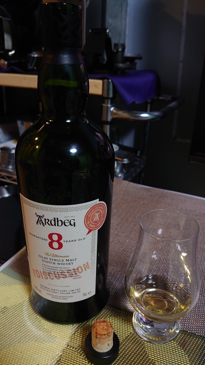 amberSpirits's tweet photo. 議論を呼んだのかどうかは定かではありませんがライトで飲みやすい
#ardbeg
#forDISCUSSION
#アードベッグ https://t.co/ohNoXNtnqK