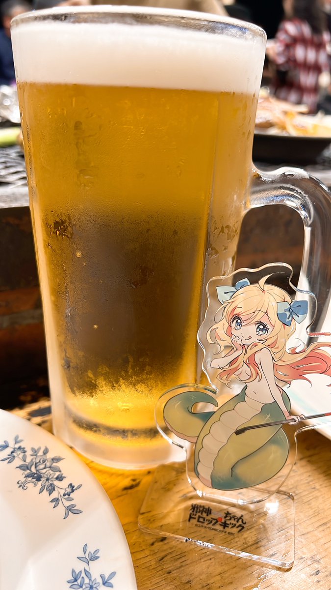 「酒(サッポロクラシック大ジョッキ)と酒(釧路の地酒、福司)と邪神ちゃん釧路のポス」|小枝✨のイラスト