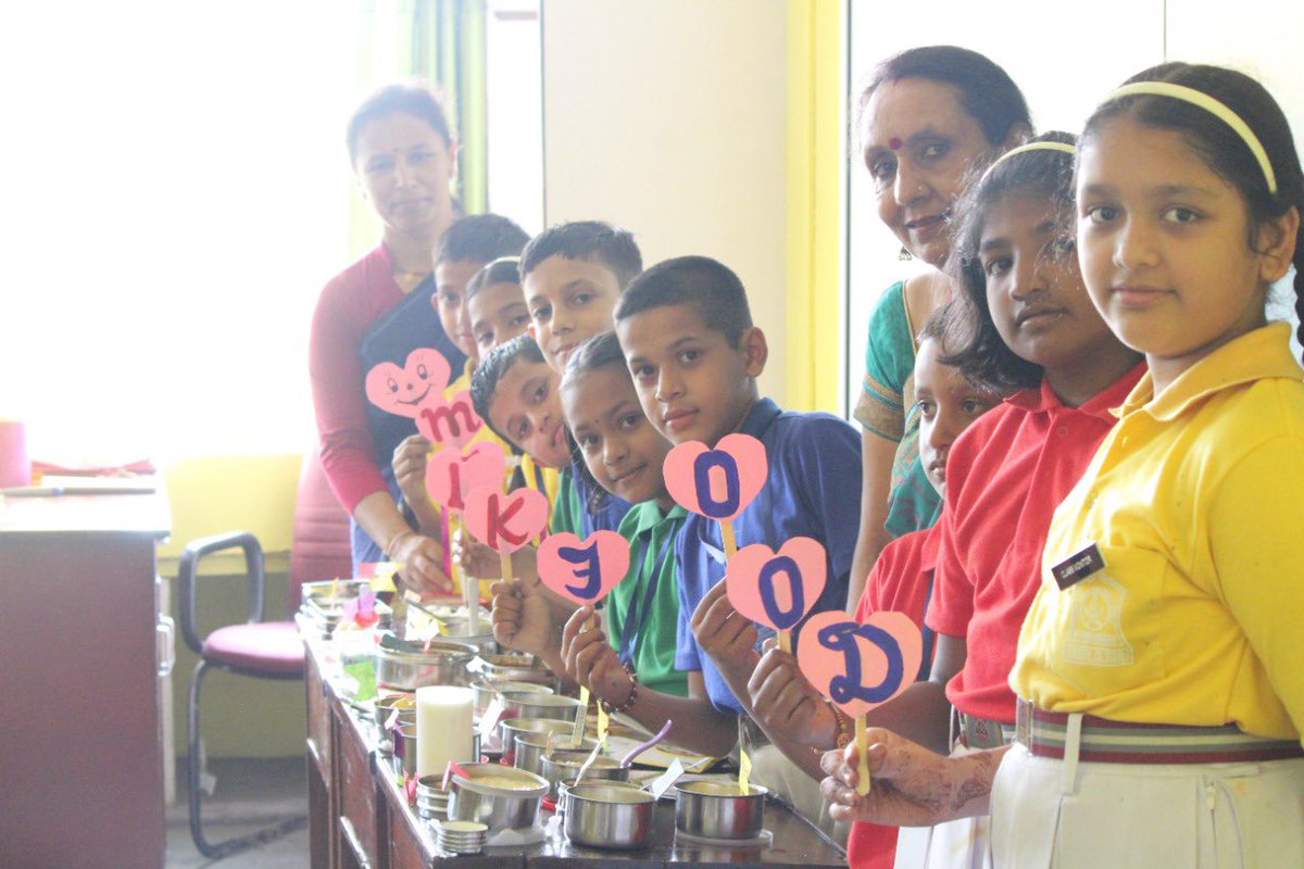genbcjoshi_aps's tweet photo. Gen BC Joshi #ArmyPublic School celebrated #MilkFood Day on 24th Aug.The students of Primary Wing brought healthy dishes made up of milk products.Students also demonstrated skits & Puppet shows to spread awareness regarding the benefits of Milk and #dairy products.
@suryacommand https://t.co/WAUKBC1c5r