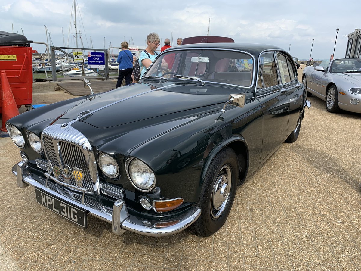 lightningsnaps's tweet photo. Saturday visit to classic car show 

#wolseley1885 #jaguar #ford #fiat #rover #wolseleysix #astonmartin #classiccarshow #royalmail #fiatabarth #mini #isleofwight #newyorktaxis #Ford #isleofwightclassiccars #mclaren #mg #fiat500 #wolseley #isleofwightclassiccarextravaganza https://t.co/g8deuKntJO