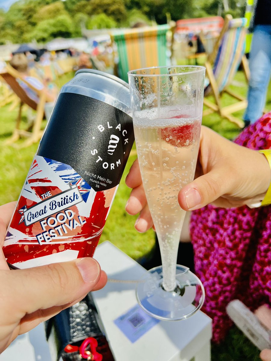KCharlesIX's tweet photo. Great day in @Margampark with the  @GBfoodfestival stuffed now! 🐖 https://t.co/NL6p5mS4dN