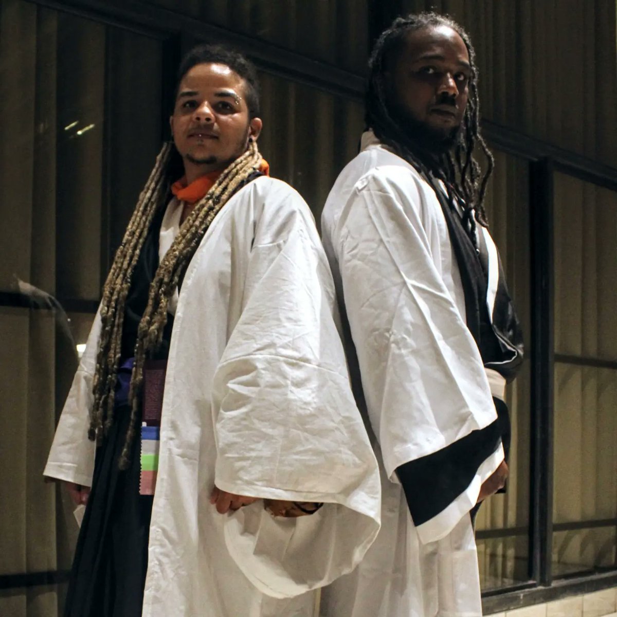 FireFairyKire's tweet photo. #DragonCon2022  #cosplay #cosplayer #dragonconatlanta #dragonconcosplay #cosplayers #cosplayyourway #dragonconcosplayers #cosplaying  #dragon #costume #atlanta #Bleachcaptains #bleachanime #Shunsui #Rukia #SoiFong #Tosen #Toshiro #squadup!
Captain Meeting! https://t.co/bFVEt2DSxA