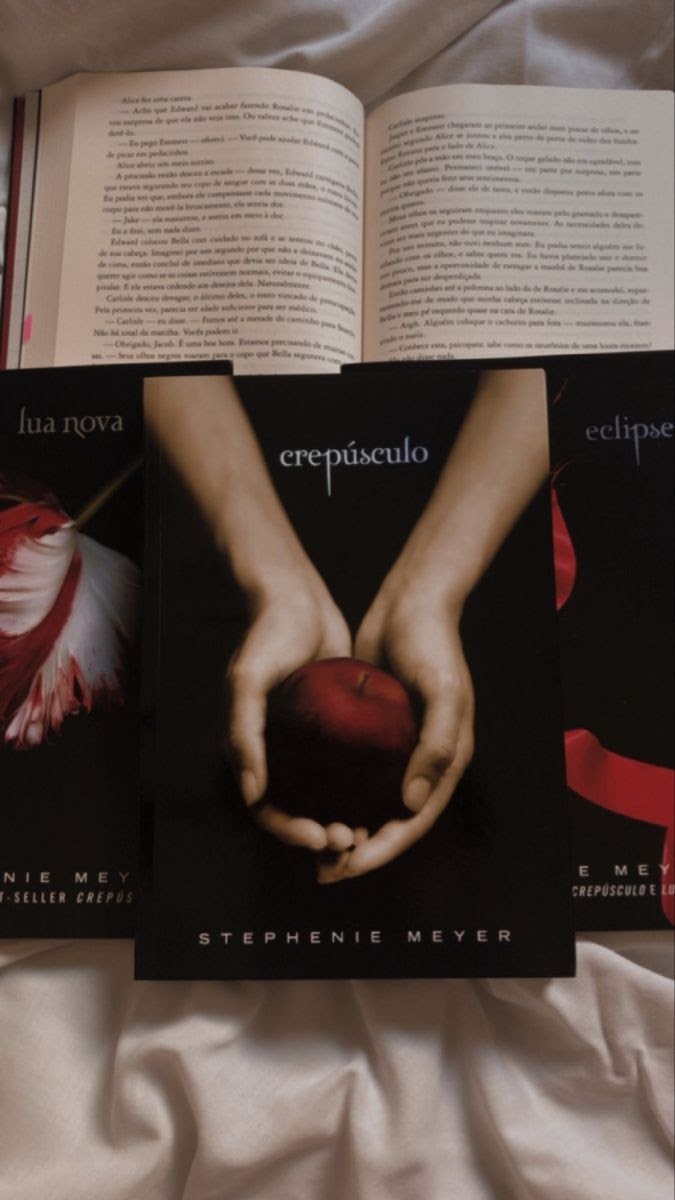 twilightandsaga's tweet photo. @IMDb Unconditionally and irrevocably in love. https://t.co/f93BvDuIF3