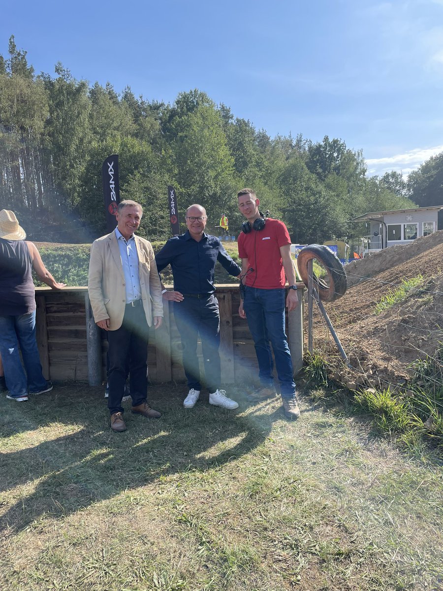 oliverdd's tweet photo. Heute war #Jauer das Zentrum des dt u. euro. Motocross. Die #ADAC MX Masters 2022 fanden auf der bekannten Strecke in der Lausitz statt. Spektakuläre Rennen sorgten für Begeisterung bei tausenden Zuschauern. Dank an MC Jauer und @ADAC Motorsport für perfekte Vorbereitung. https://t.co/NOjILlnSPp