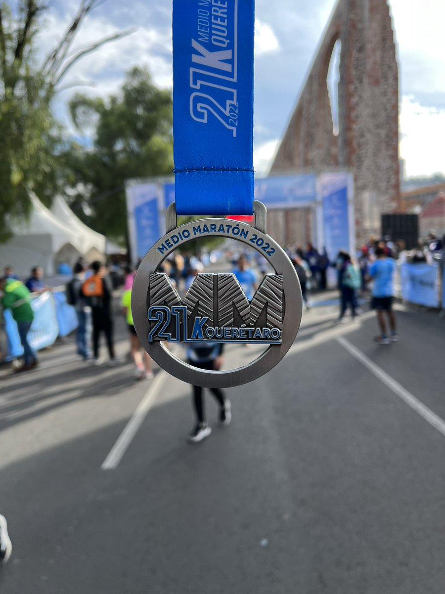 slvital17's tweet photo. Muchas felicidades a todos los que fuimos parte de la fiesta del #MedioMaratónQuerétaro
- Ruta espectacular 🏞
- Playera bonita y de calidad 👕
- Medalla increíble🏅
- Meta en los arcos escenario inigualable 🏛
#QroOrgulloDeMX https://t.co/wrs4jIj4TG