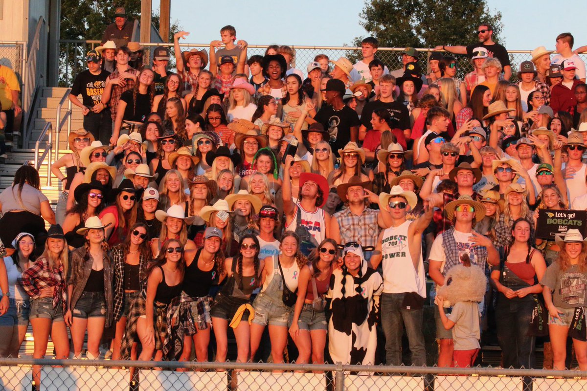 rkckjhk71's tweet photo. BLHS student section at the home opener vs Tongie! Love it! 💚💛#countrytheme https://t.co/5dgLouUmCD