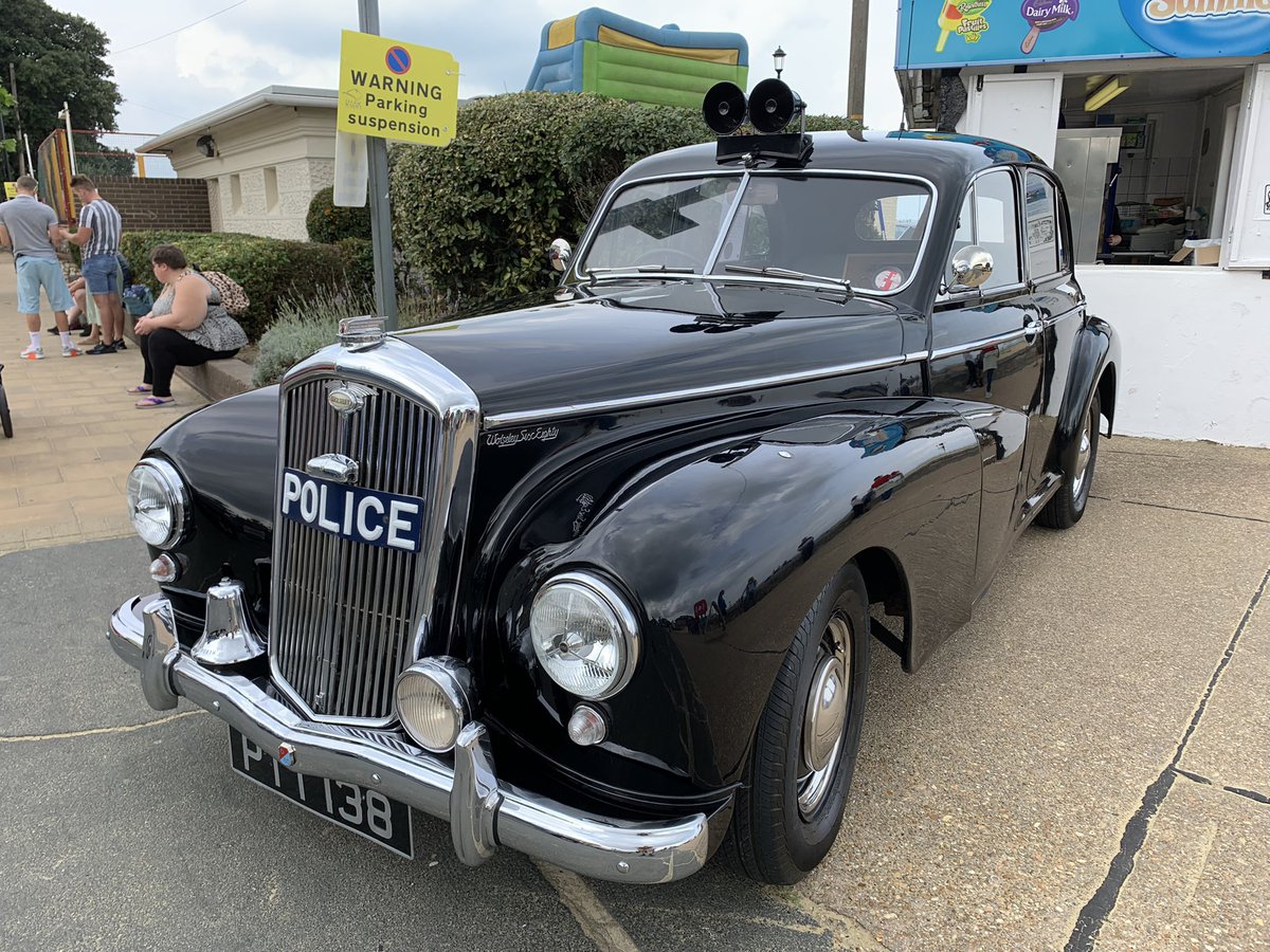 lightningsnaps's tweet photo. Saturday visit to classic car show 

#wolseley1885 #jaguar #ford #fiat #rover #wolseleysix #astonmartin #classiccarshow #royalmail #fiatabarth #mini #isleofwight #newyorktaxis #Ford #isleofwightclassiccars #mclaren #mg #fiat500 #wolseley #isleofwightclassiccarextravaganza https://t.co/DYIOnH1NNi