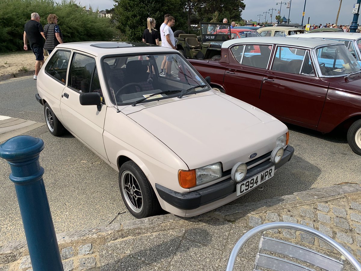 lightningsnaps's tweet photo. Saturday visit to classic car show 

#wolseley1885 #jaguar #ford #fiat #rover #wolseleysix #astonmartin #classiccarshow #royalmail #fiatabarth #mini #isleofwight #newyorktaxis #Ford #isleofwightclassiccars #mclaren #mg #fiat500 #wolseley #isleofwightclassiccarextravaganza https://t.co/5YPJh6pIuv