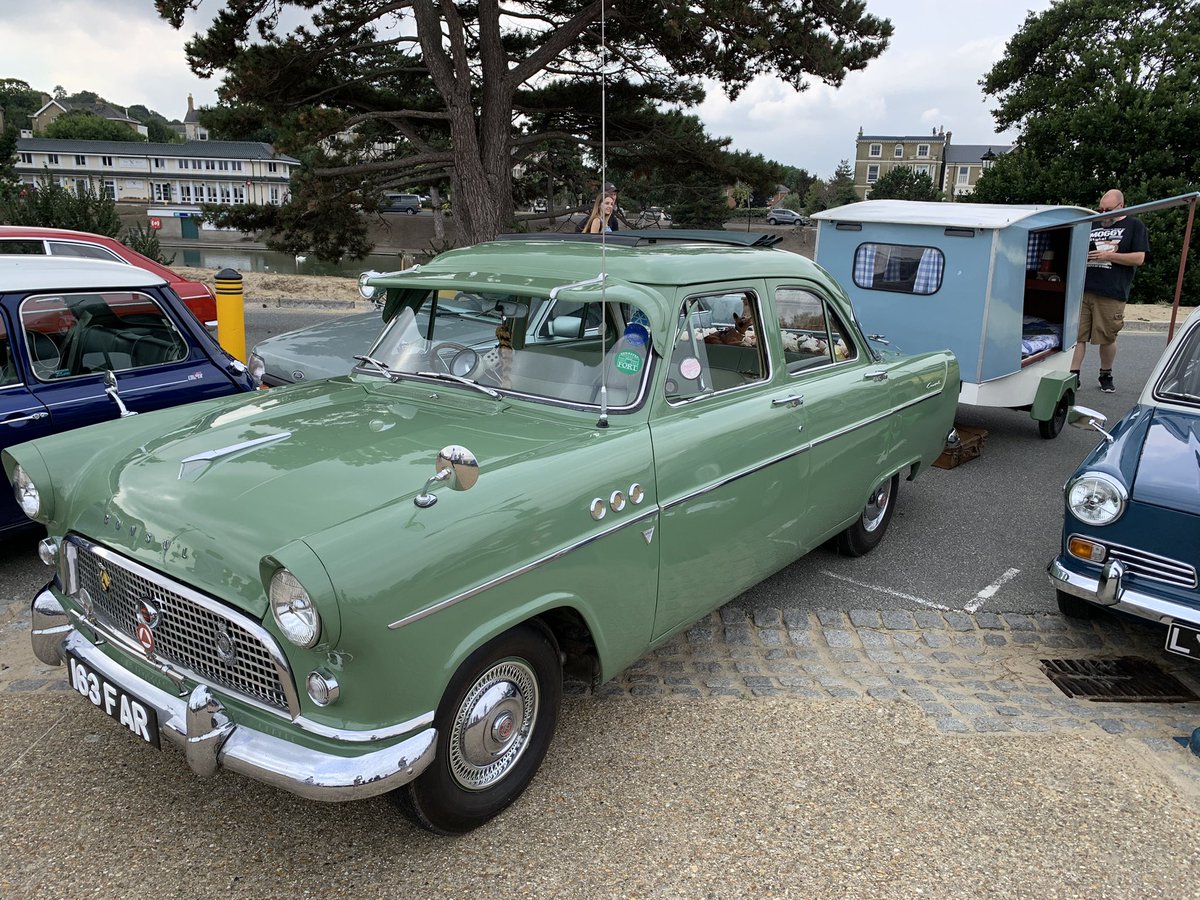 lightningsnaps's tweet photo. Saturday visit to classic car show 

#wolseley1885 #jaguar #ford #fiat #rover #wolseleysix #astonmartin #classiccarshow #royalmail #fiatabarth #mini #isleofwight #newyorktaxis #Ford #isleofwightclassiccars #mclaren #mg #fiat500 #wolseley #isleofwightclassiccarextravaganza https://t.co/3ur6VcofGt