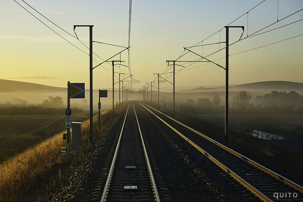 tioquito71's tweet photo. Tout doucement l'automne s'installe sur la LGV Est Européenne #999005 #photodetrain #eisenbahnfotografie https://t.co/cSHgubcp45