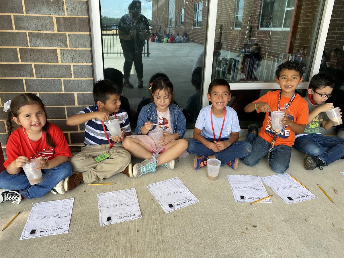 msimeldaandre's tweet photo. Identifying solid, liquid and gas is more memorable for our 1st graders with ice cream floats! @CisdNorthside @ClevelandISDTX @theclevelandway https://t.co/1k8dA4pFyl
