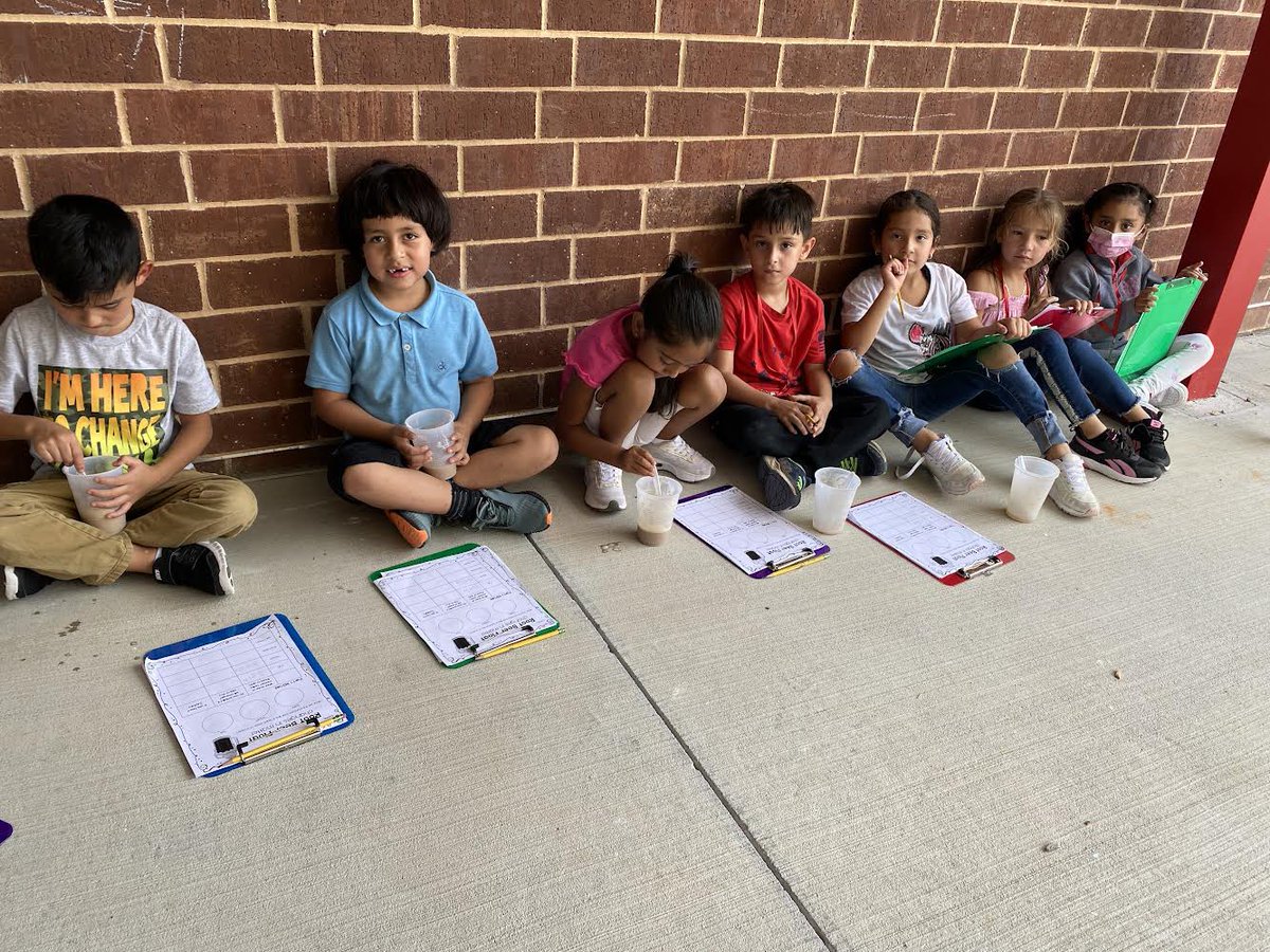 msimeldaandre's tweet photo. Identifying solid, liquid and gas is more memorable for our 1st graders with ice cream floats! @CisdNorthside @ClevelandISDTX @theclevelandway https://t.co/1k8dA4pFyl