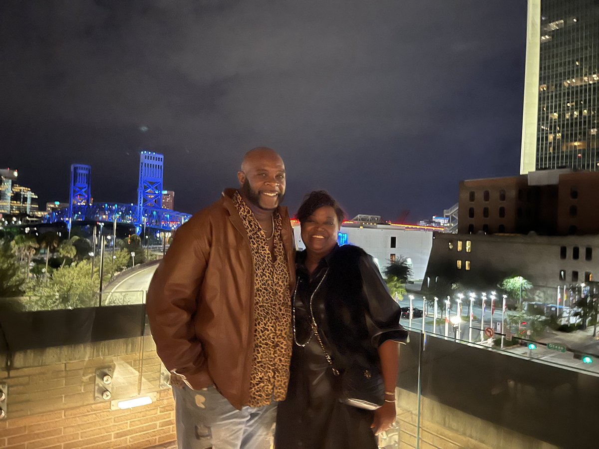 chefandbride's tweet photo. When you have over 80 photos at one place, we think it’s  one of our favorite spots in the 904! @cowfordjax is a sure thing!  #904Day #iloveJax https://t.co/eCedwFzK0D
