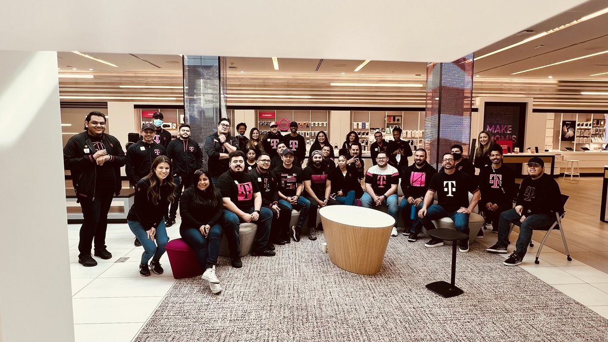 asoriano_14's tweet photo. Said my final goodbye to the Signature Team yesterday 🥹 This store has helped me so much with my development, and I couldn't have done it without all of them.
Onto this next chapter of my career. I start at my new store as a RAM today 💗 https://t.co/Kh8v1UcP90