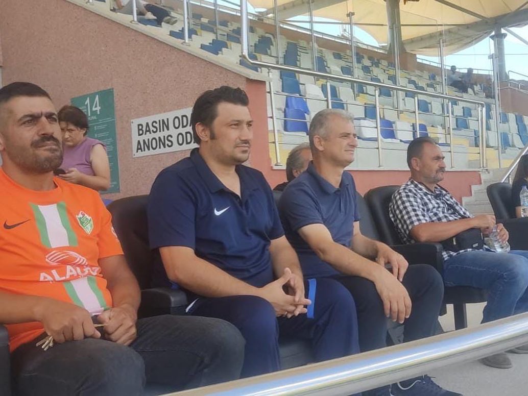 Yenimahalle Hasan Doğan Stadyumu

Ankara Gençlik Merkezleri 3️⃣

Gazifişek Spor 1️⃣

Her daim bizlere destek olan Gençlik Hizmetleri Müdürümüz Sayın Yusuf KILIÇ takımımıza destek için bizlerin yanındaydı.Gençlerimizi başarılarından dolayı tebrik eder başarılar dileriz.