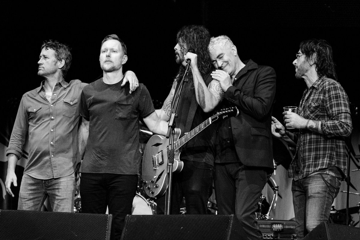 foofighters's tweet image. Thank you for joining us!
#TaylorHawkinsTribute

Photos: 
Marts Augusts
Sean Cox
@oliver_halfin