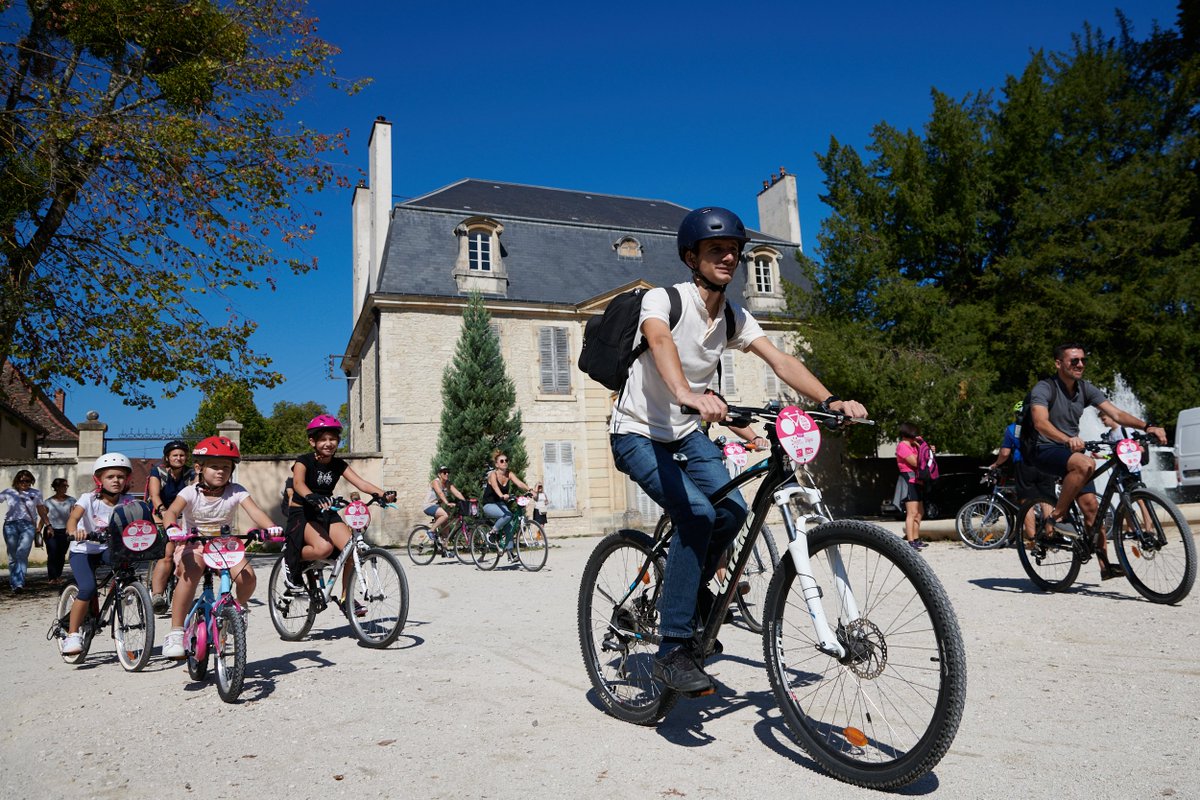 velotour's tweet photo. 🚴‍C'était @dijon @velotour 2022 🚴
😍 5 000 participants à vélo dans @DijonMetropole_, 13 lieux ouverts spécialement, 150 volontaires mobilisés, des partenaires fidèles...
MERCIS À TOUS ET À TOUTES, RDV EN 2023... https://t.co/r6fSMNMR4d