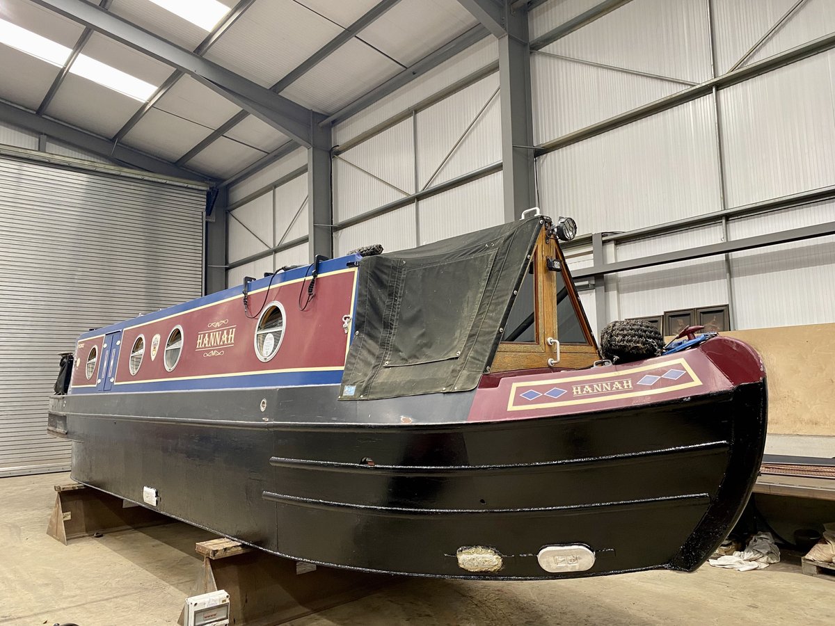whiltonmarina's tweet photo. Another boat out for hull blacking this weekend, this time it is NB Hannah which is having a blacking and gunwales painted before being handed over to the new owner next week 😀 #narrowboatblacking #canalboat #realiseyourdream https://t.co/Woshik97vf
