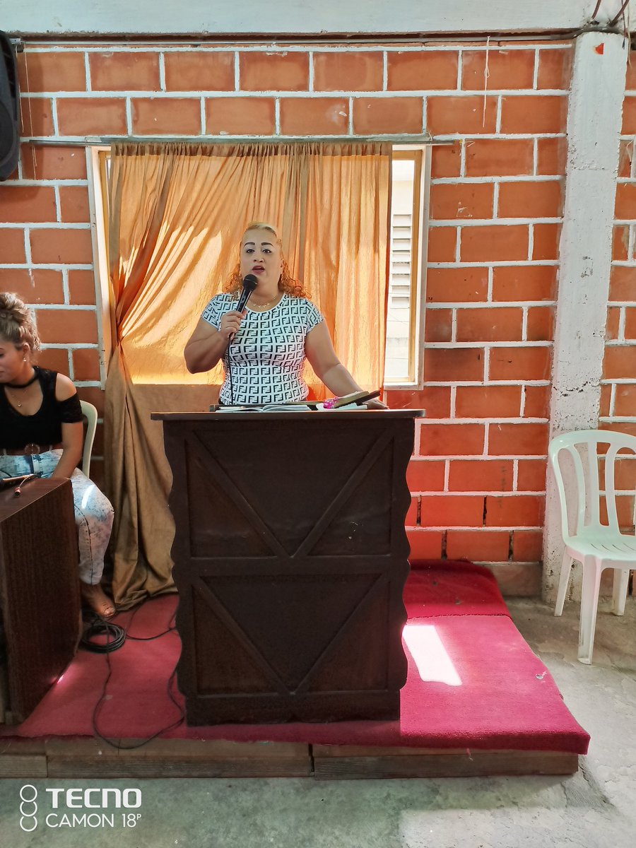 IglesiaCNGF's tweet photo. #Asi lo dijo @PastoraMilagroM Felicitamos a la hermana Noris,la hermana Nailet por ser testificante de las bendiciones de Dios en sus vidas. Cómo hermanos (as) debemos ser el canal de bendición.
#ElPoderDelAcuerdo
#PalabraDeDios
#Ahora https://t.co/7rx5g8Ai2P