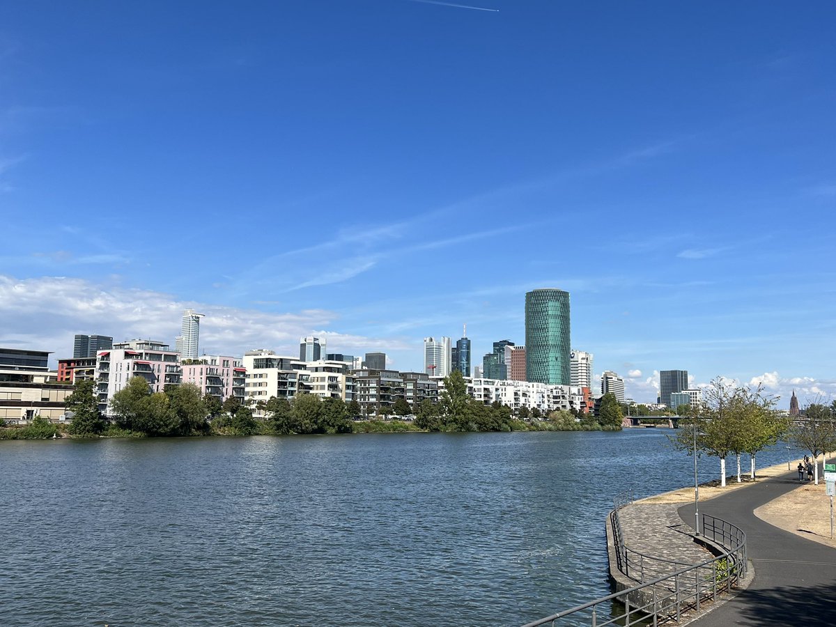 lassewave's tweet photo. Easy #ride, mostly #flat to #frankfurt #main 😎😉🚴 #recovery https://t.co/oLAv0DR9IO