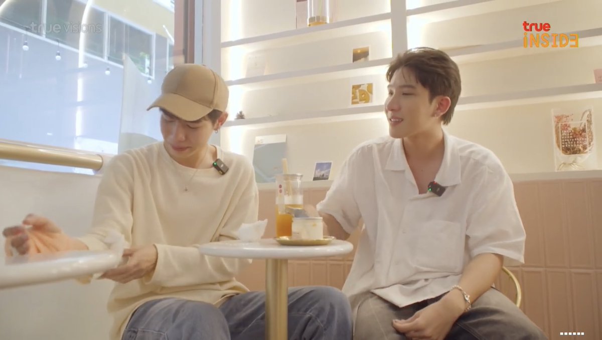 First_Memorie's tweet photo. ความสัมพันธ์ที่หวังดีต่อกันเสมอ 🧡🤍

#คู่มันส์FunDayxฟขต 
#เฟิร์สข้าวตัง https://t.co/JfsLTh5nvy