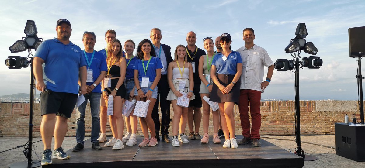 Bristol__TV's tweet photo. Bravo aux vainqueurs de l'#Hackathon de la #FrenchTech, auteurs du projet #SpaceIt, parmi lesquels figurent Lou et Clara, deux de nos apprenties ! Cette #application vous permettra, en temps réel, de définir le meilleur site où se rendre lors de vos futures #Vacances ! #cannes https://t.co/T4oSBE2MXU